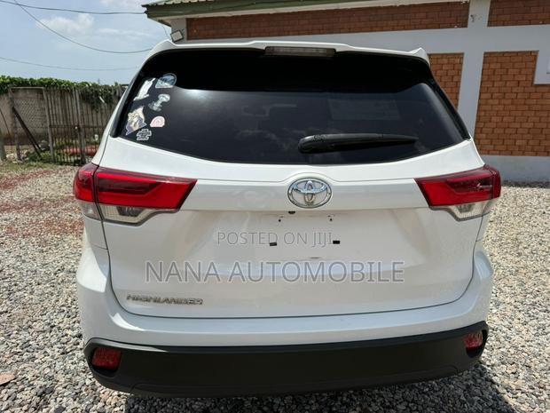 Toyota Highlander LE 4x2 (2.7L 4cyl 6A) 2017 White