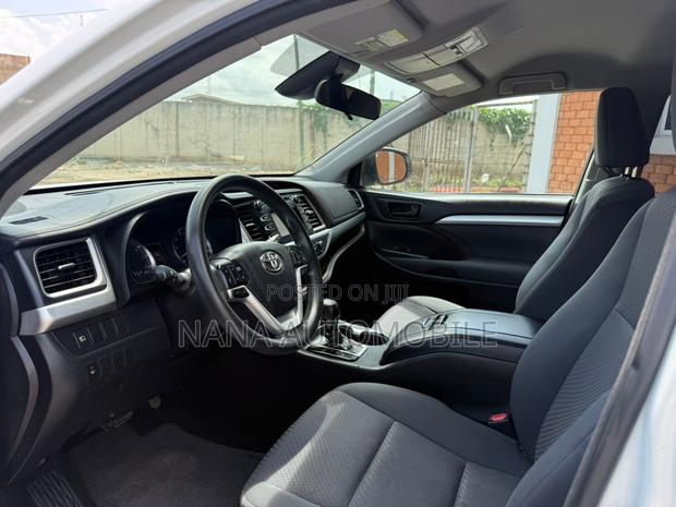 Toyota Highlander LE 4x2 (2.7L 4cyl 6A) 2017 White