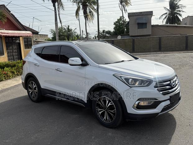 Hyundai Santa Fe SE AWD 2017 White