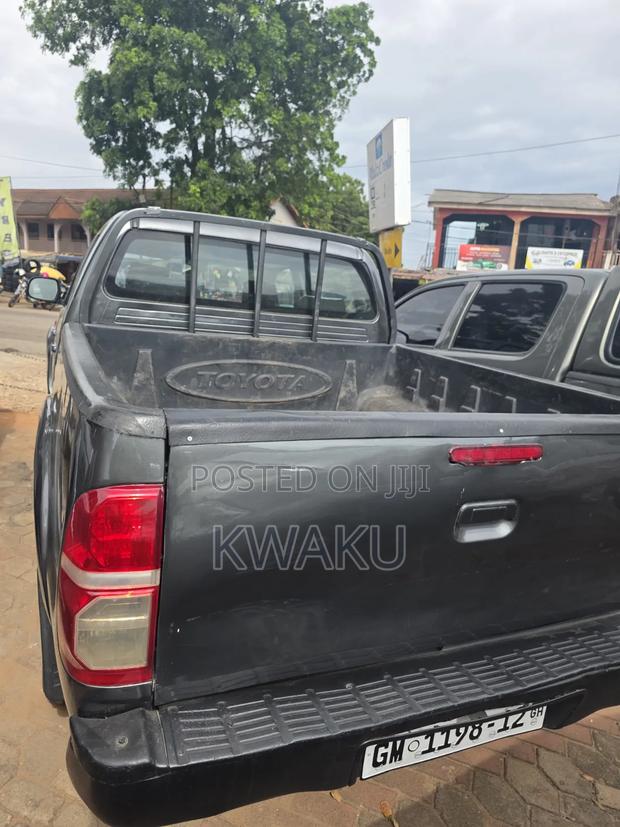 Toyota Hilux 2012 Gray