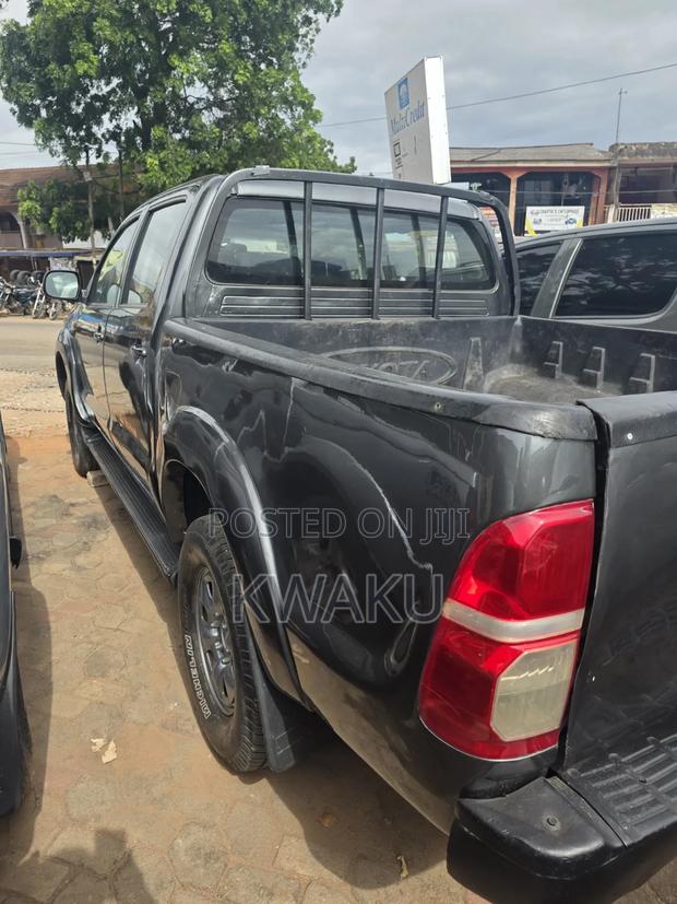 Toyota Hilux 2012 Gray