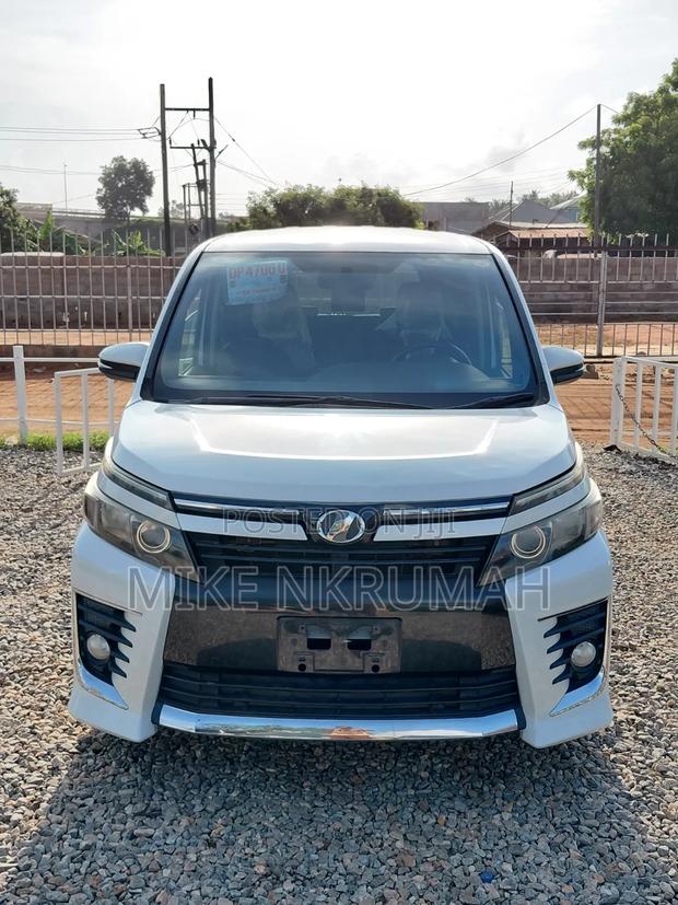 Toyota Voxy SV Premium 2014 White