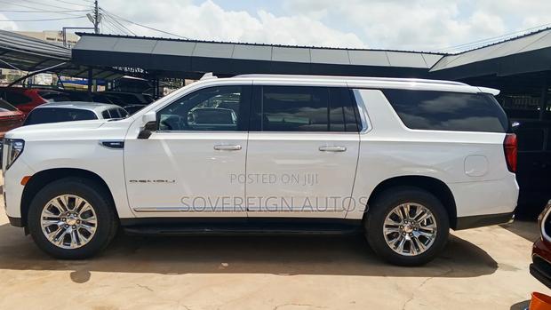 GMC Yukon Denali 4WD 2023 White