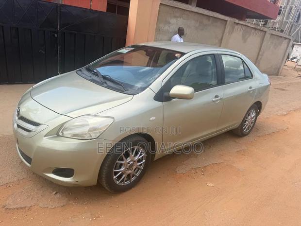 Toyota Belta 2010 Gold