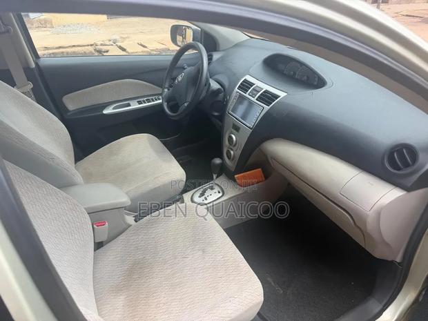 Toyota Belta 2010 Gold