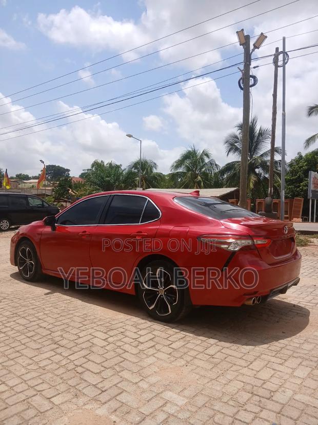 Toyota Camry 2018 Red