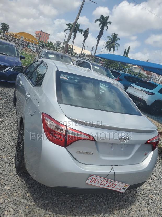 Toyota Corolla 2018 Silver