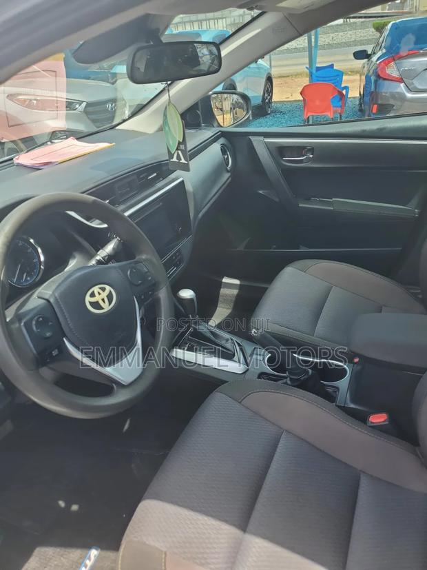 Toyota Corolla 2018 Silver