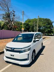 Toyota Voxy 2015 White for sale