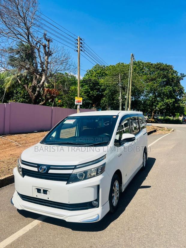 Toyota Voxy 2015 White