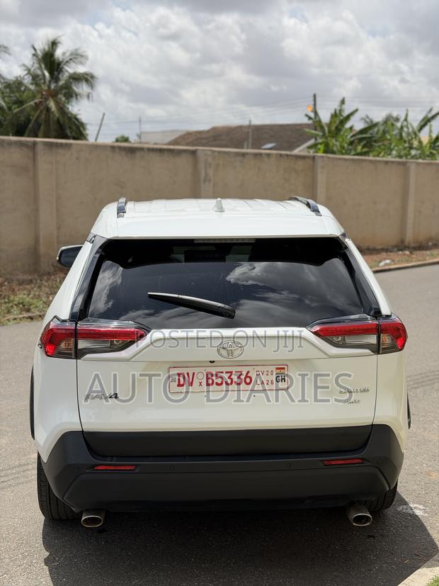 Toyota RAV4 Limited AWD 2023 White