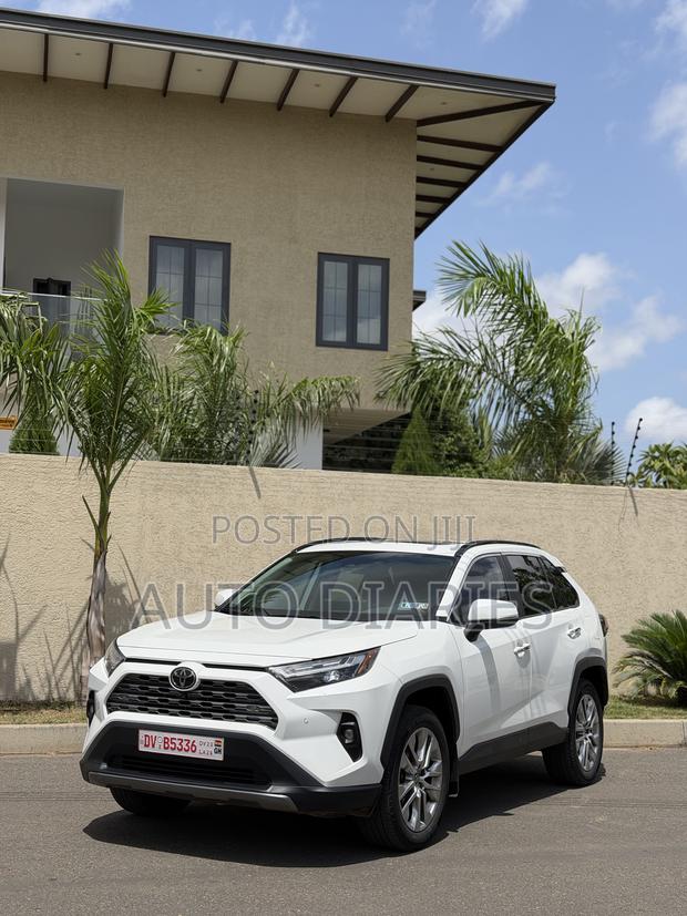 Toyota RAV4 Limited AWD 2023 White