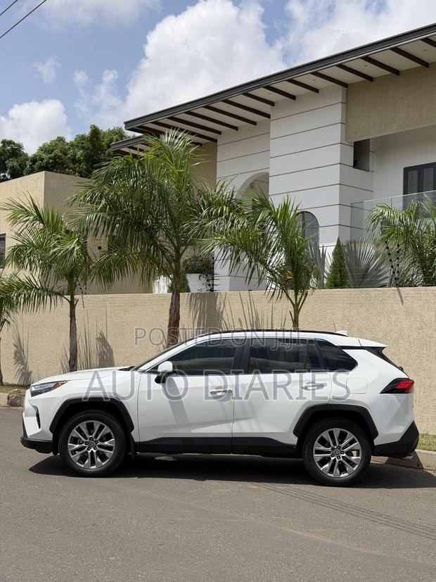 Toyota RAV4 Limited AWD 2023 White