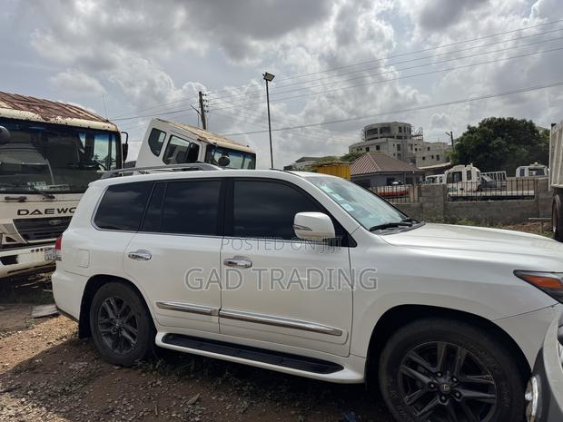 Lexus LX 2015 White