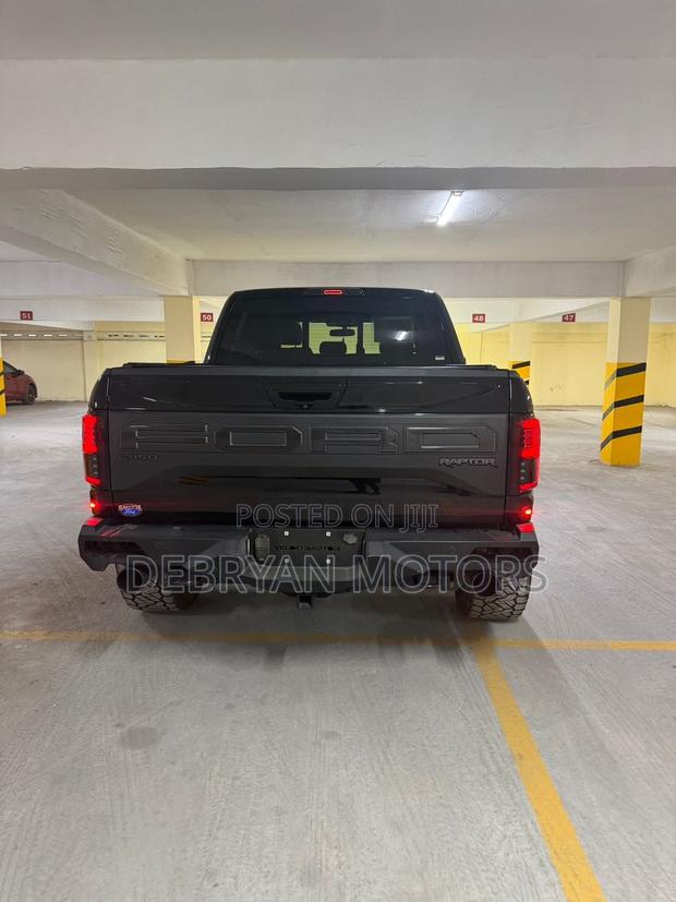 Ford F-150 Raptor 4x4 SuperCrew Cab Styleside 5.5 ft. box 145 in. WB