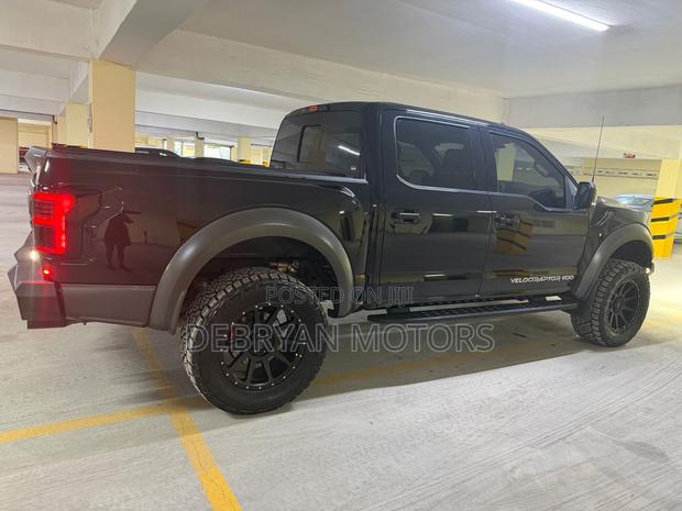 Ford F-150 Raptor 4x4 SuperCrew Cab Styleside 5.5 ft. box 145 in. WB