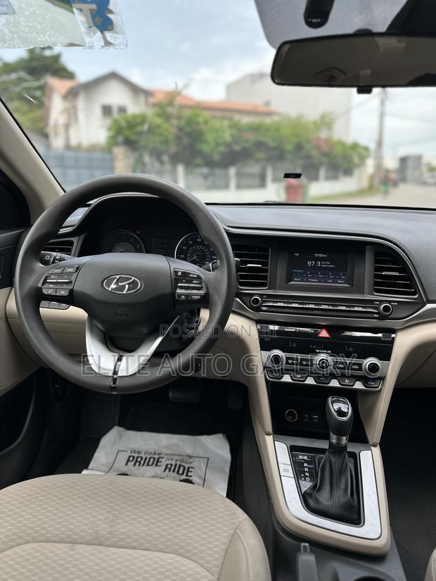 Hyundai Elantra SE 2020 Black