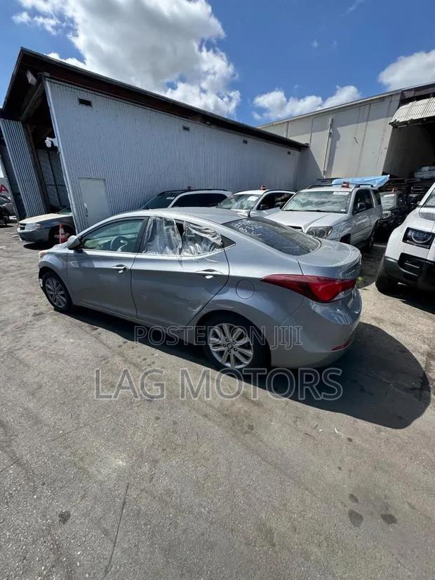 Hyundai Elantra SE 4dr Sedan (1.8L 4cyl 6A) 2015 Silver