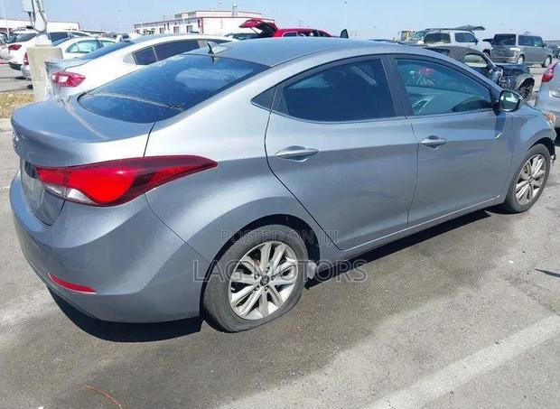Hyundai Elantra SE 4dr Sedan (1.8L 4cyl 6A) 2015 Silver