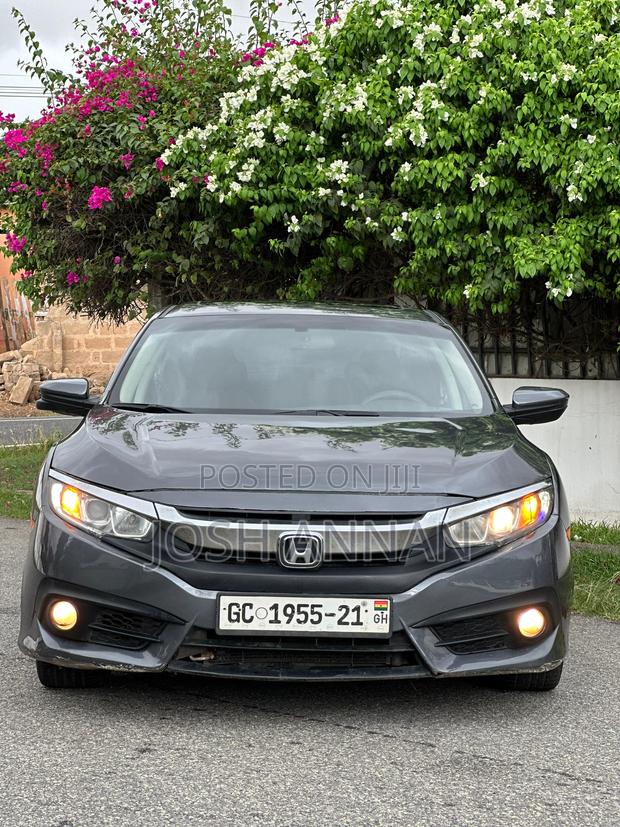 Honda Civic EX 4dr Hatchback (1.5L 4cyl) 2017 Gray