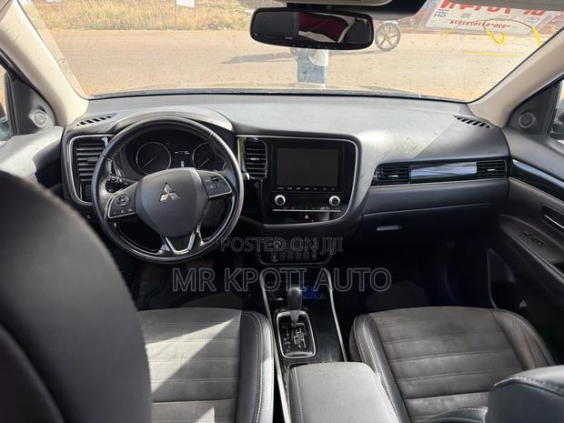 Mitsubishi Outlander 2020 Black