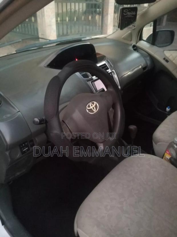Toyota Vitz 1.3 AWD 5dr 2010 White