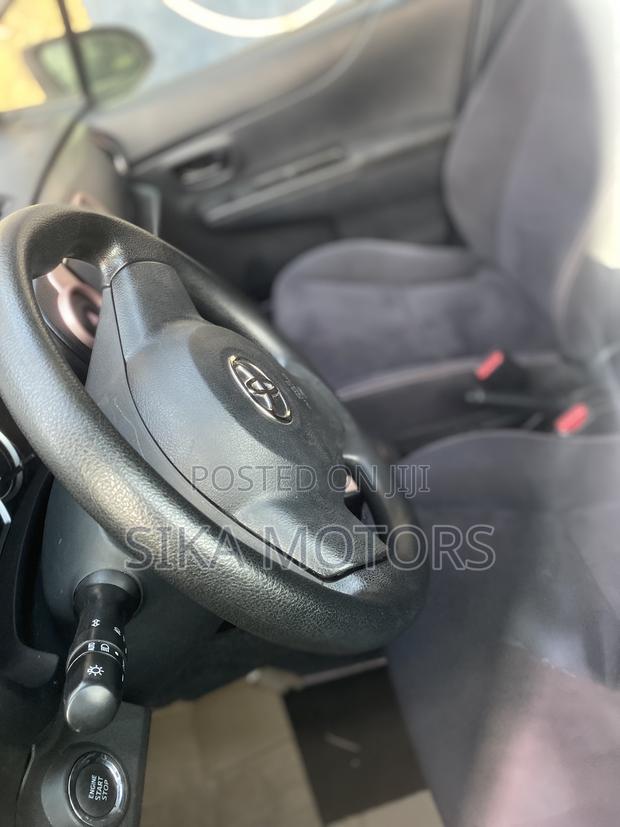 Toyota Vitz 2012 Black
