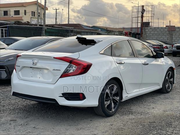Honda Civic Touring 4dr Sedan (1.5L 4cyl) 2016 White