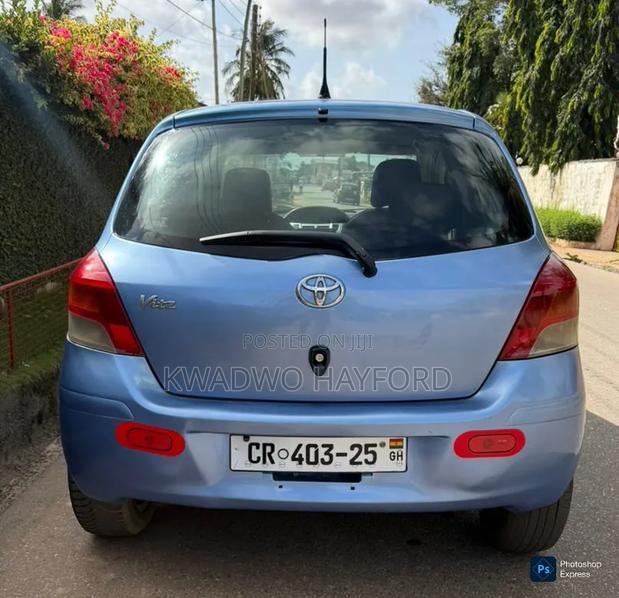 Toyota Vitz 1.0 FWD 3dr 2010 Gray