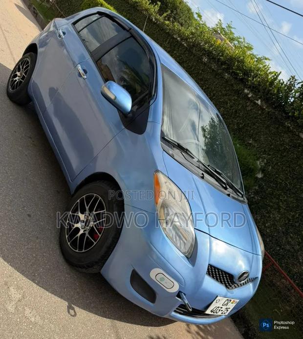 Toyota Vitz 1.0 FWD 3dr 2010 Gray