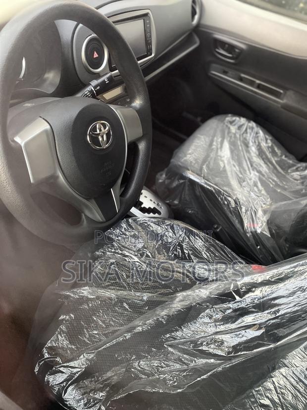 Toyota Vitz 2012 Silver