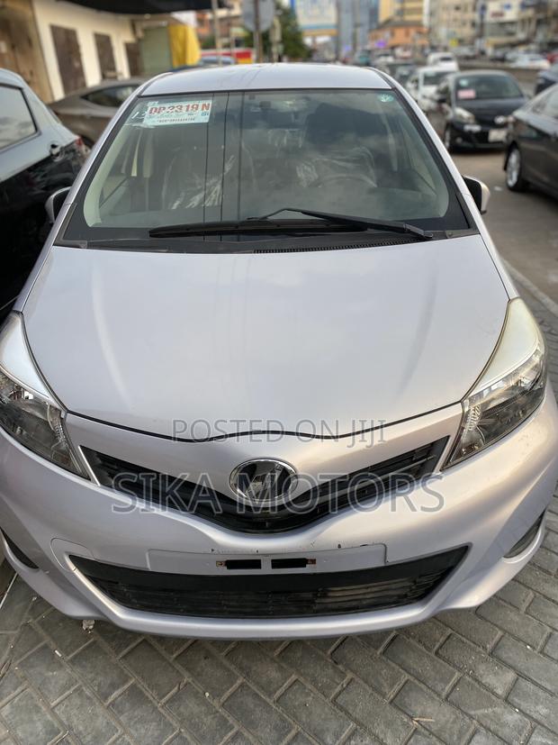 Toyota Vitz 2012 Silver