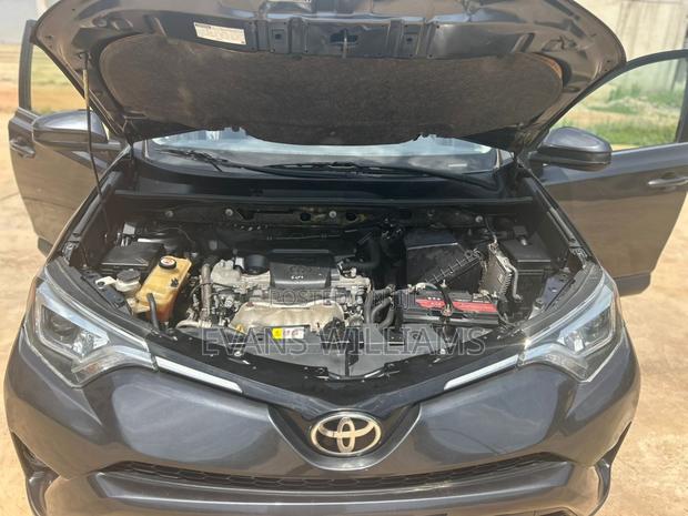 Toyota RAV4 LE 4dr SUV AWD (2.5L 4cyl 6A) 2018 Black