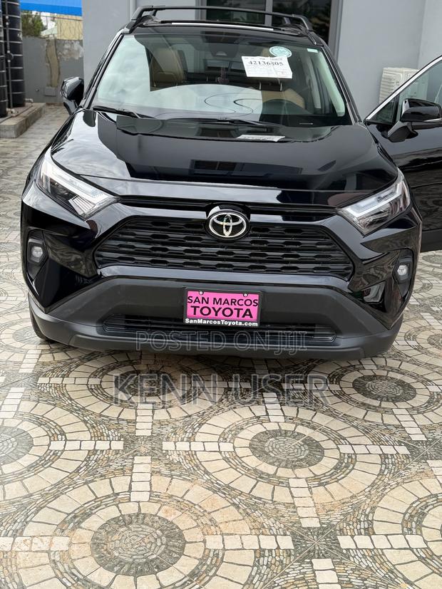 Toyota RAV4 XLE Premium 2025 Black