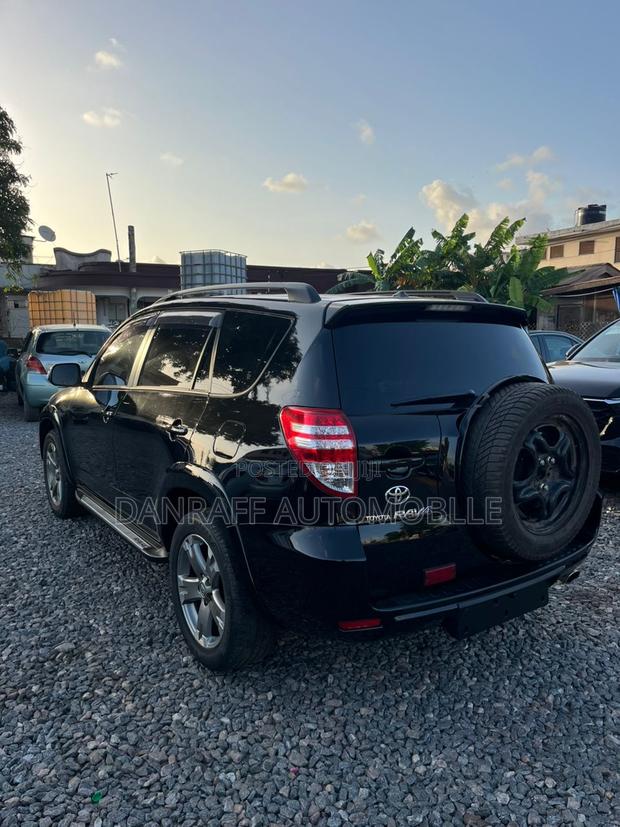 Toyota RAV4 2.5 2011 Black
