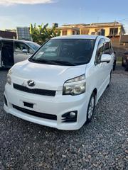 Toyota Voxy 2010 White for sale