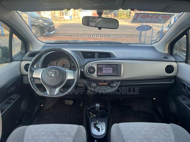 Toyota Vitz 1.3 FWD 5dr 2013 Black