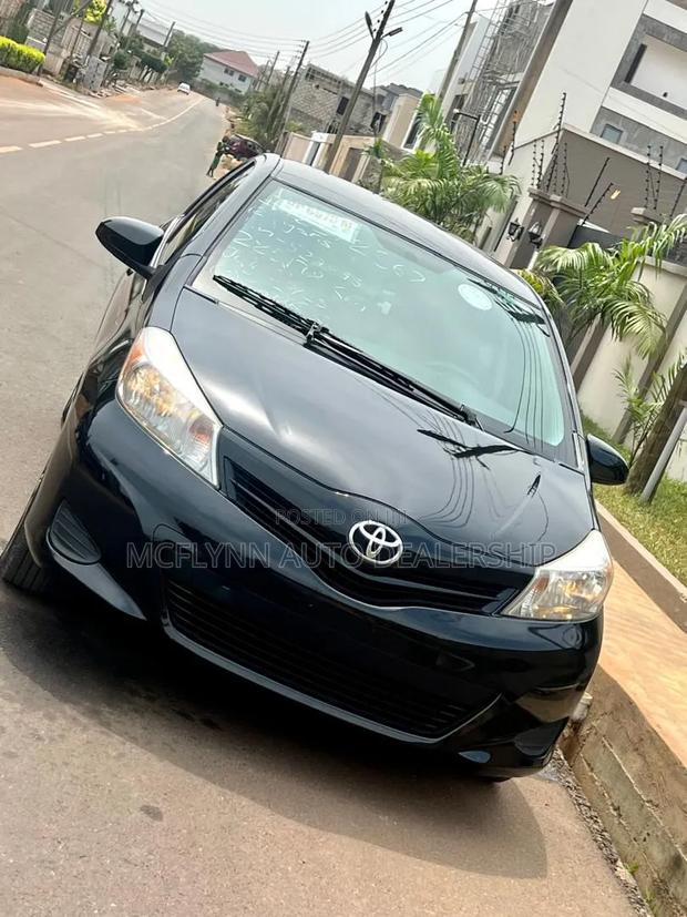 Toyota Yaris LE Hatchback 5dr 2015 Black