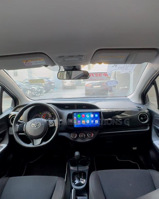 Toyota Vitz 1.3 FWD 5dr 2017 Silver