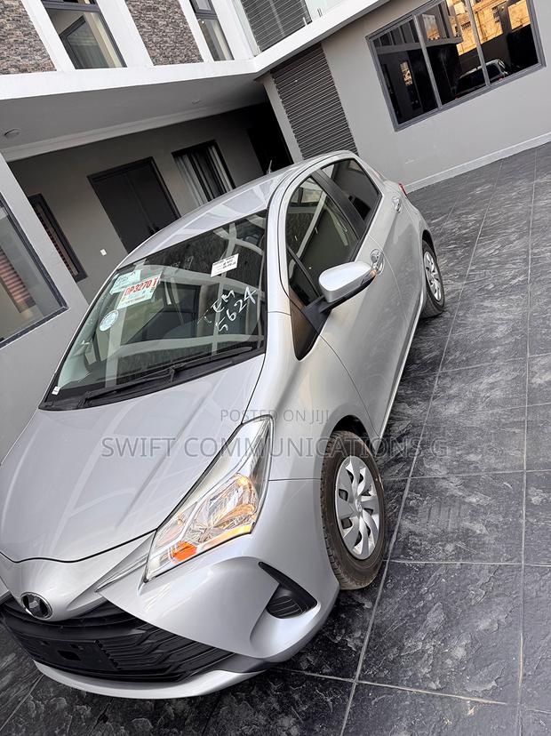 Toyota Vitz 1.3 FWD 5dr 2017 Silver