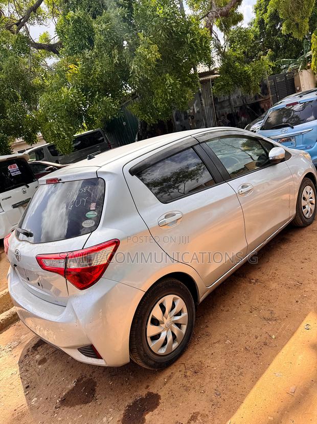 Toyota Vitz 1.3 FWD 5dr 2018 Gray