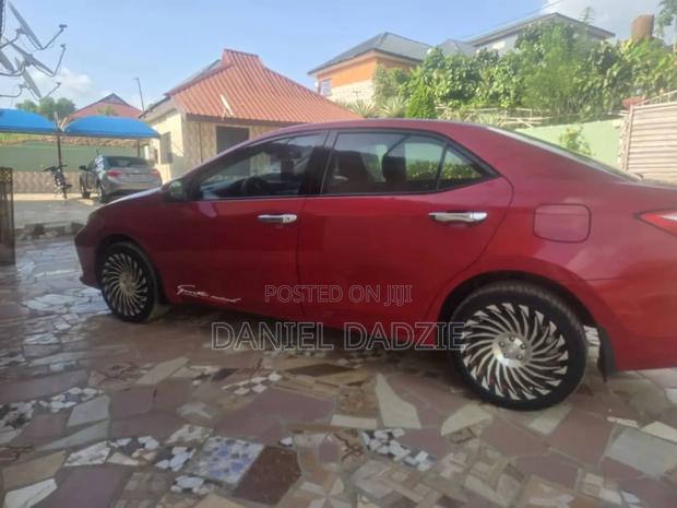 Toyota Corolla LE Eco (1.8L 4cyl 2A) 2019 Red