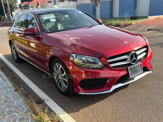 Mercedes-Benz C300 Luxury Sedan RWD (2.0L 4cyl 7A) 2017 Red