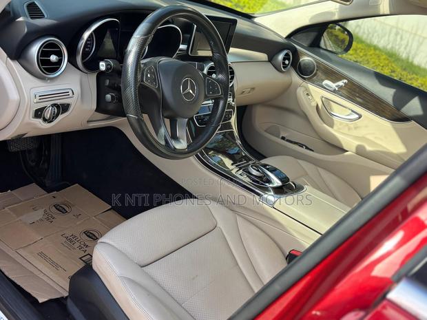 Mercedes-Benz C300 Luxury Sedan RWD (2.0L 4cyl 7A) 2017 Red