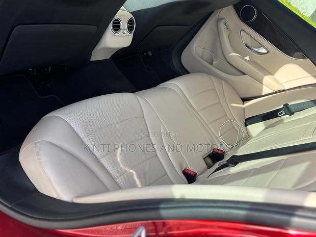 Mercedes-Benz C300 Luxury Sedan RWD (2.0L 4cyl 7A) 2017 Red