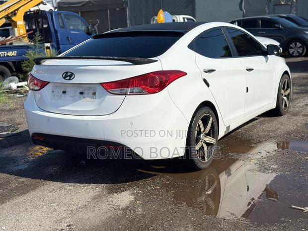 Hyundai Avante 2015 White