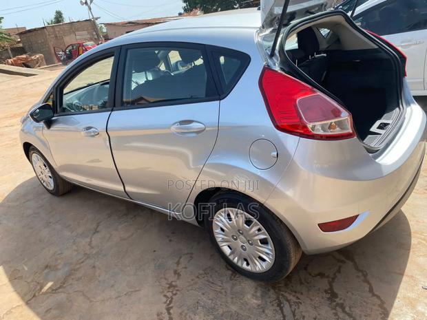 Ford Fiesta 2016 Silver