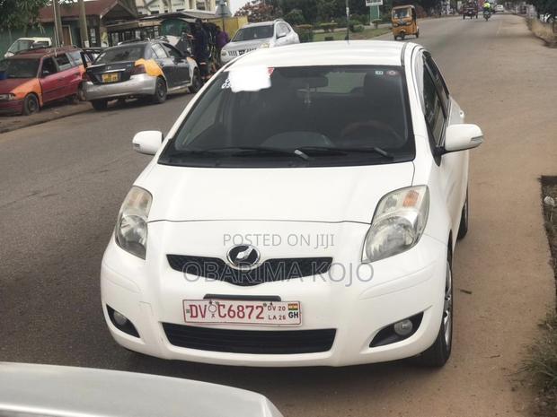 Toyota Vitz 2010 White