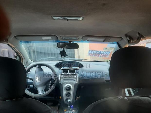 Toyota Vitz 2010 Black