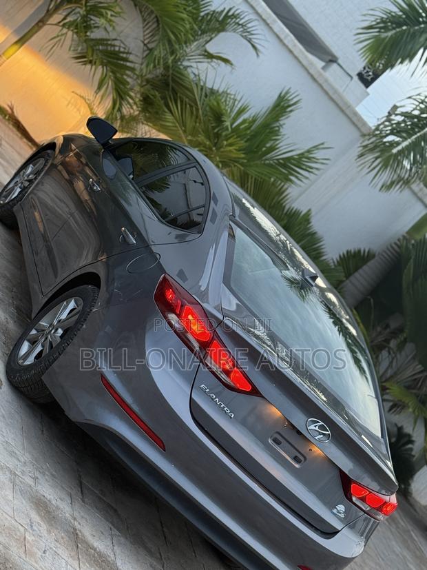 Hyundai Elantra SEL 2018 Gray